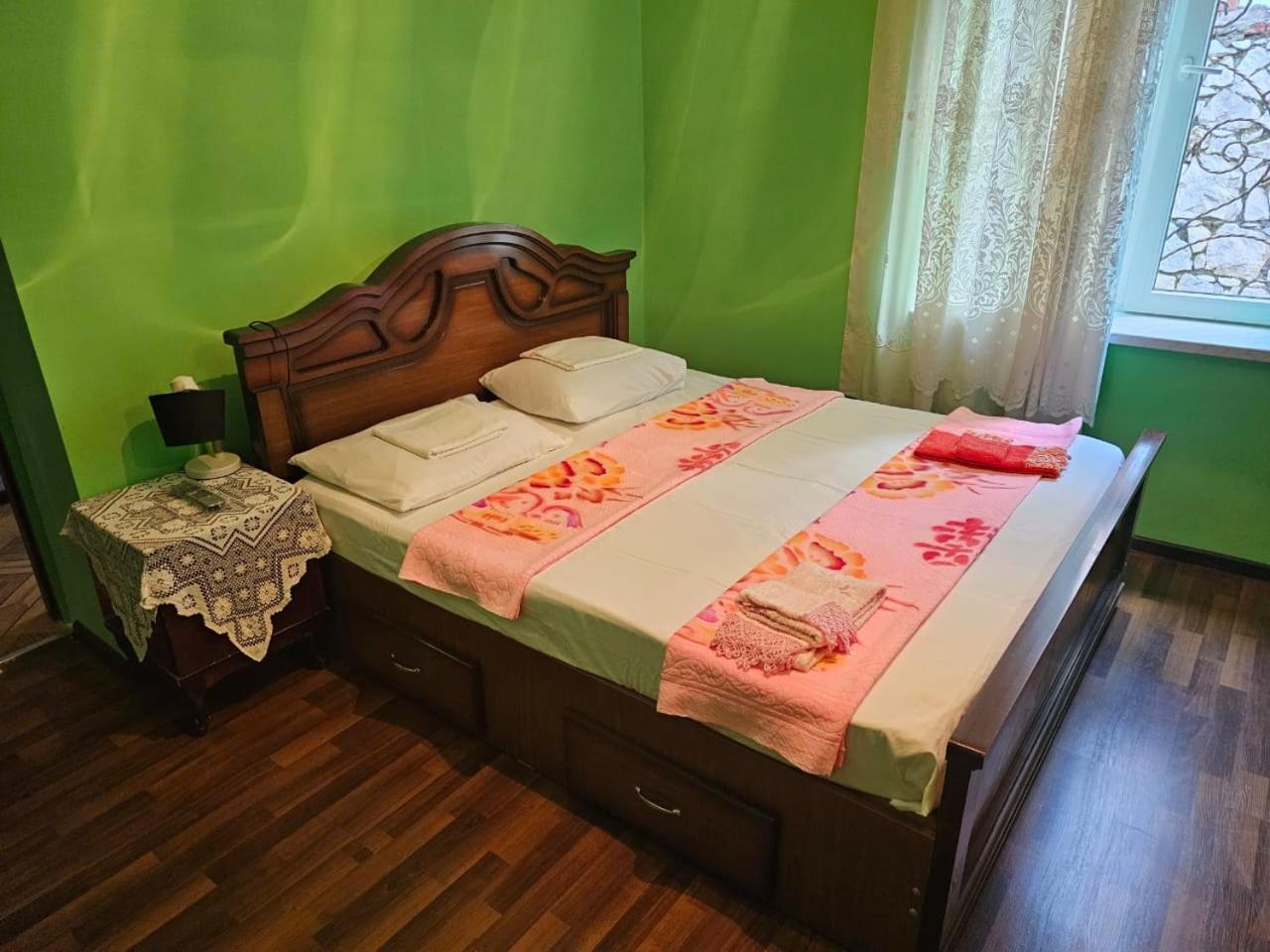 Guest House Amo Кутаїсі Екстер'єр фото