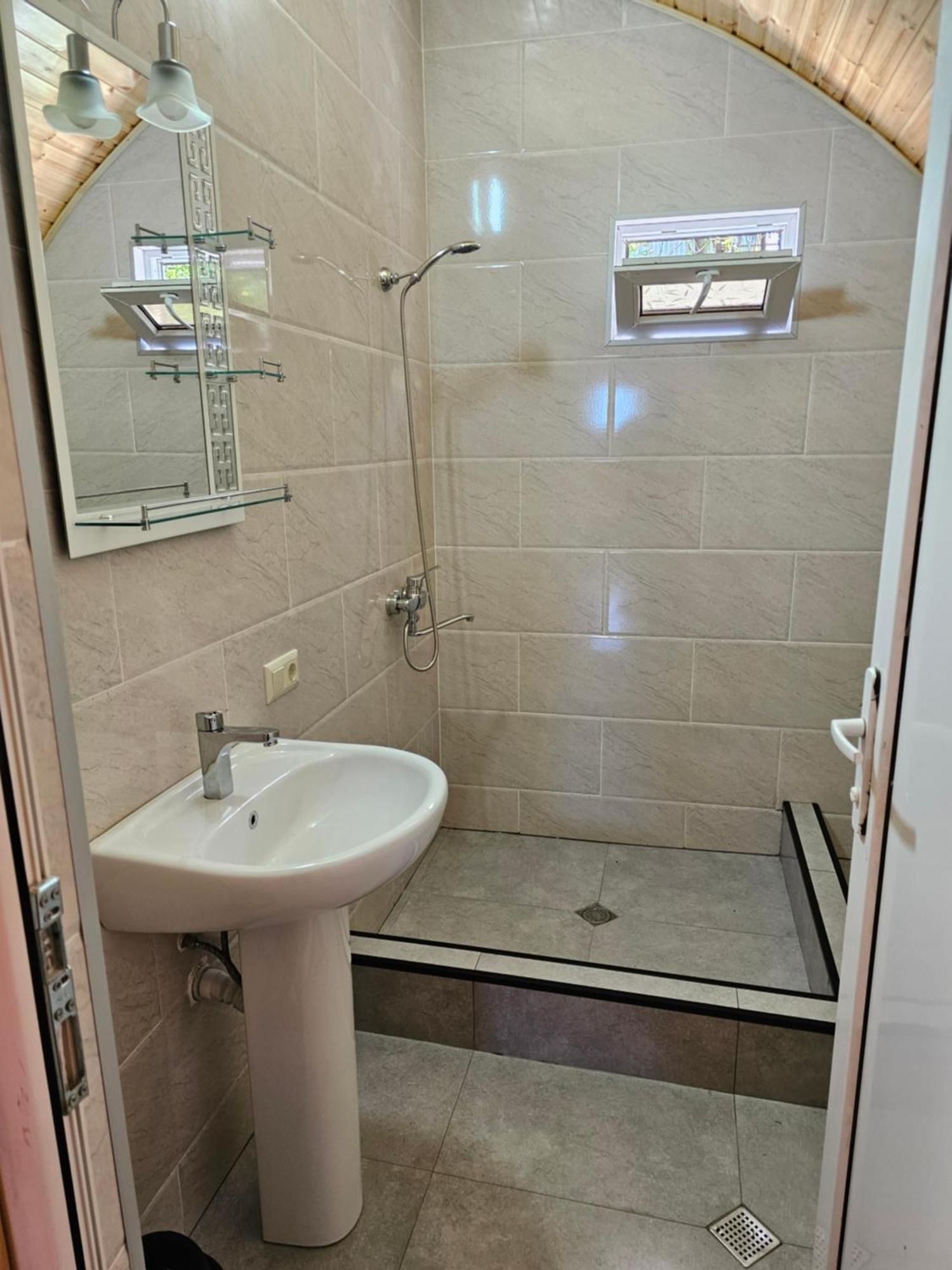 Guest House Amo Кутаїсі Екстер'єр фото