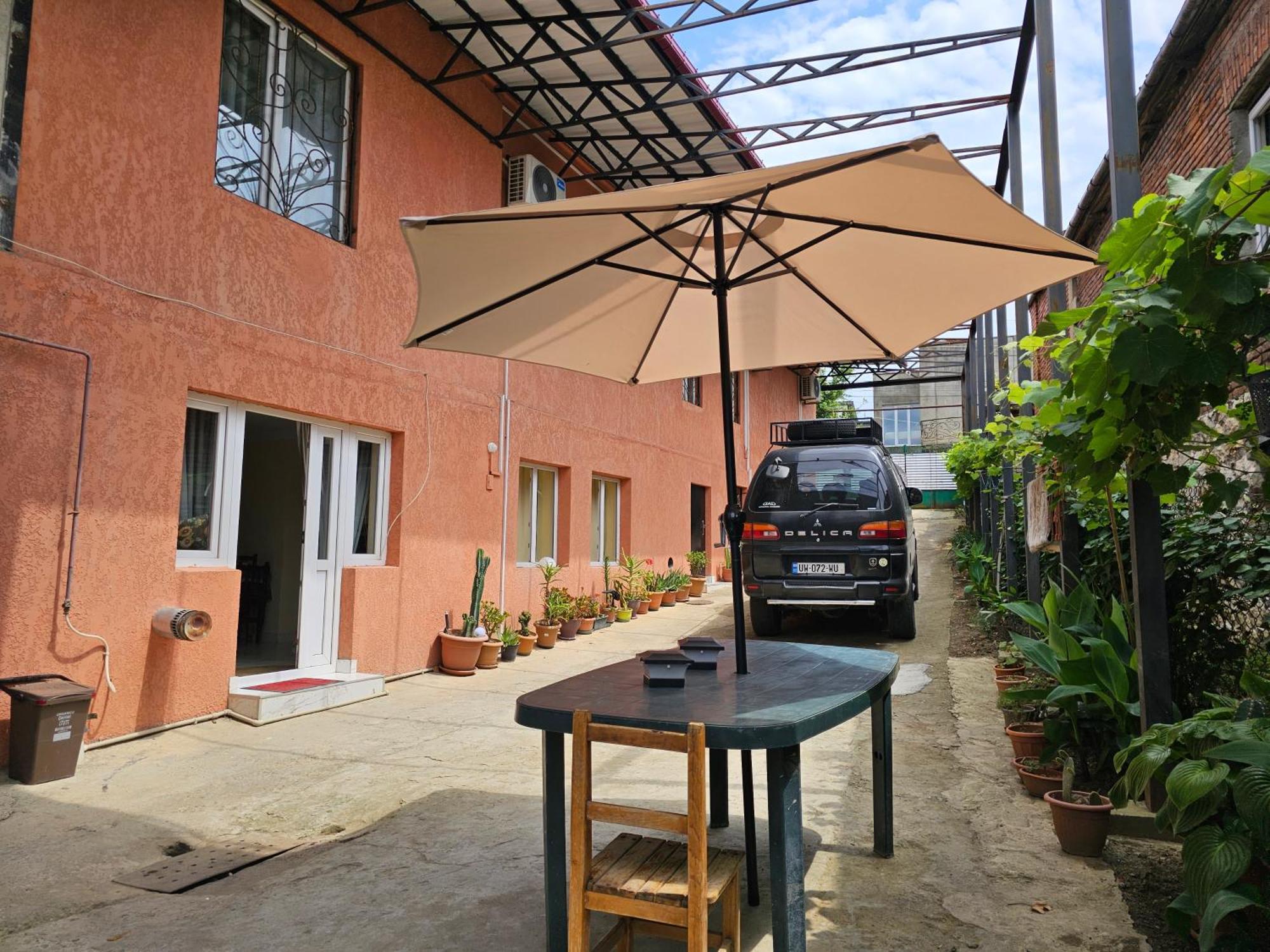 Guest House Amo Кутаїсі Екстер'єр фото